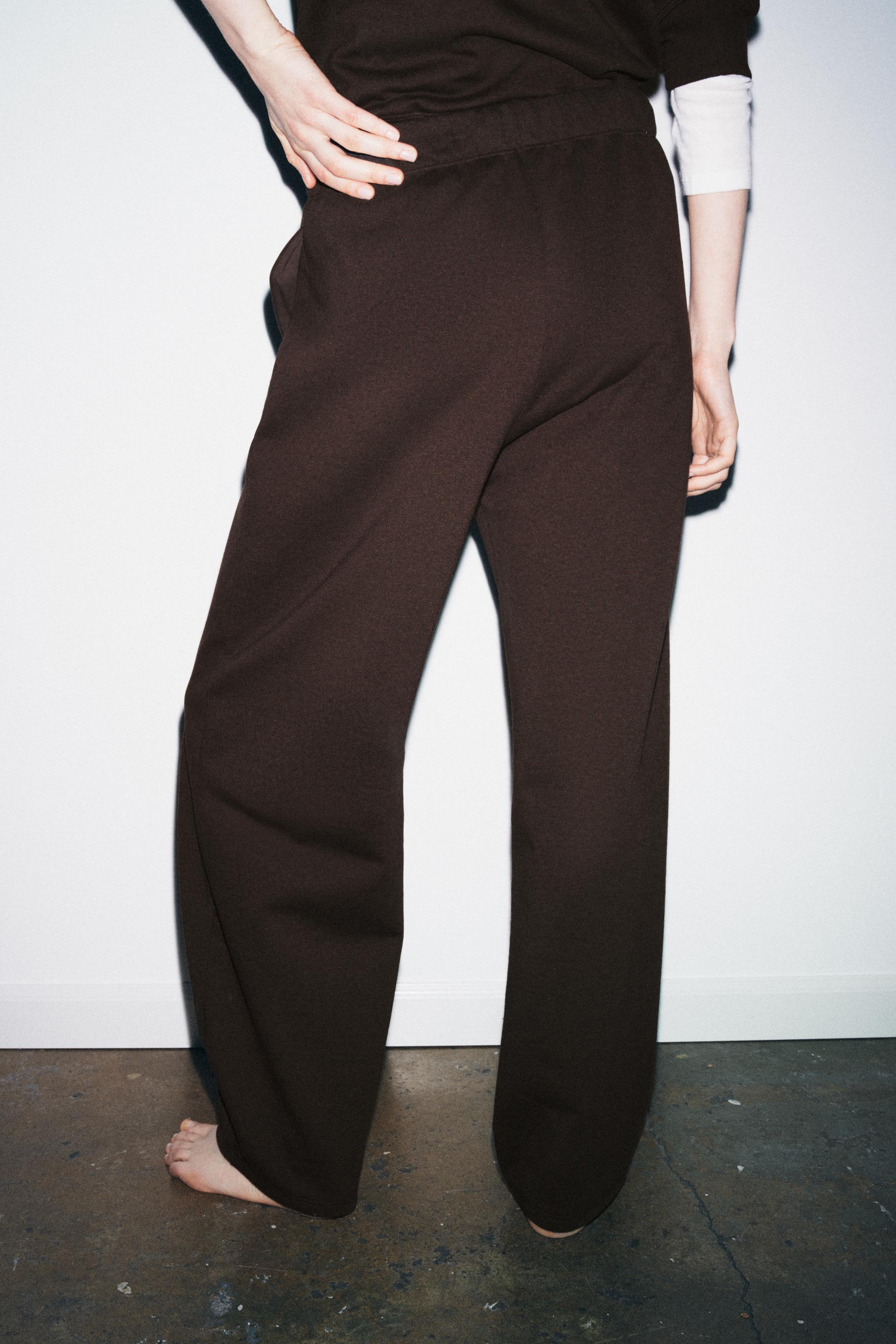 PANTALON EN MOLLETON AVEC PIÈCE